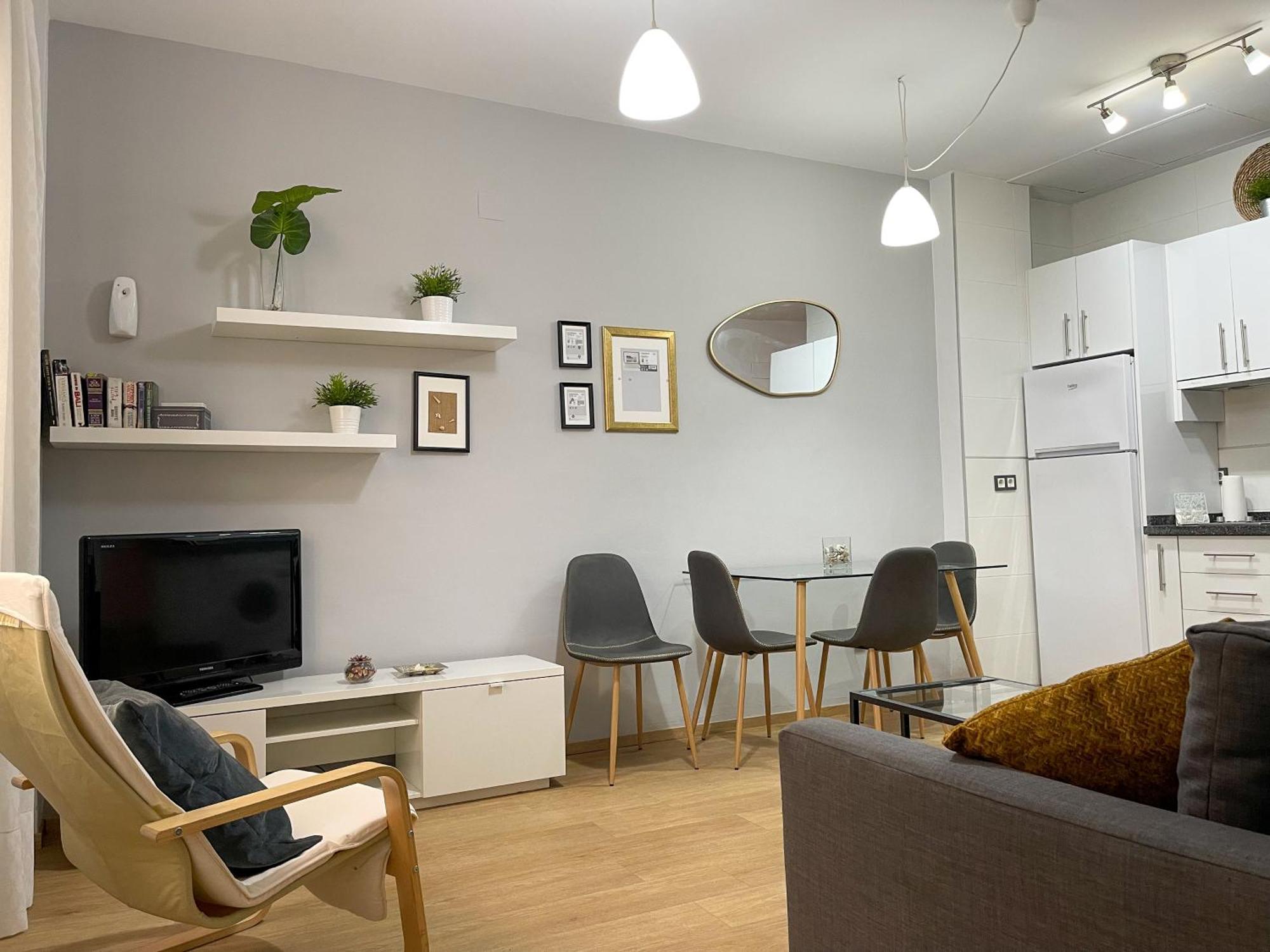 Quiet Apartment In The Heart Of Malaga Pool & Free Parking ภายนอก รูปภาพ